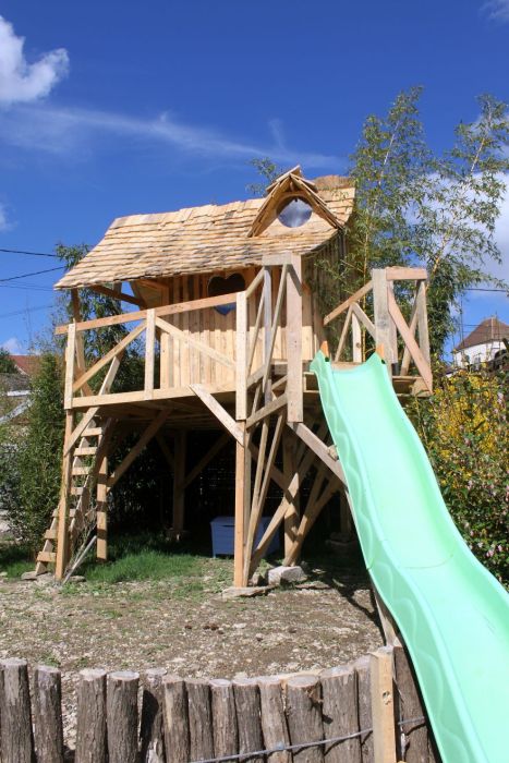 Old Wooden Pallets Get Turned Into A Castle For A Princess (15 pics)