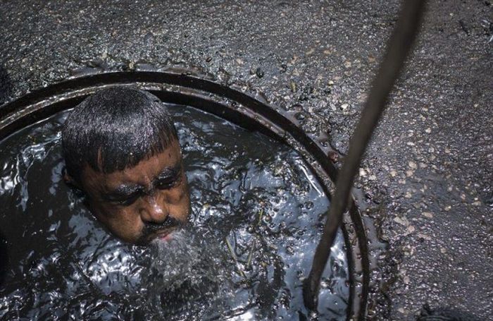 Bangladesh Sewer Cleaner Has The Worst Job In The World (8 pics)
