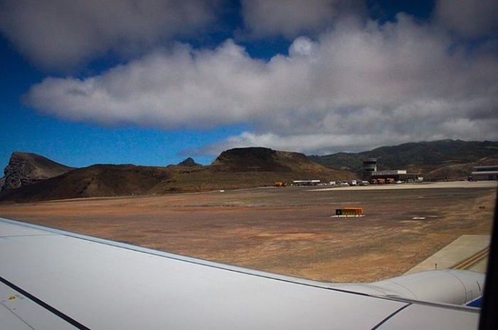 Plane Finally Lands At World's Most Useless Airport (11 pics)