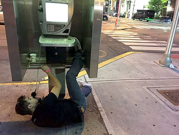 Bad Things Never Seem To Stop Happening To Some People (43 pics)