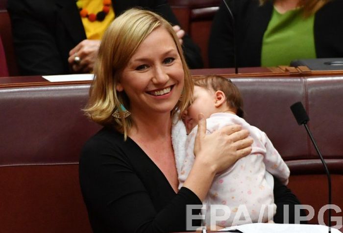 Larissa Waters Becomes First Woman To Breastfeed In Australia's Parliament (4 pics)