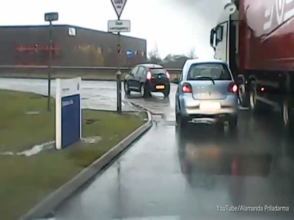 Dashcam Captures Lorry Smash Into A Car In Leicester