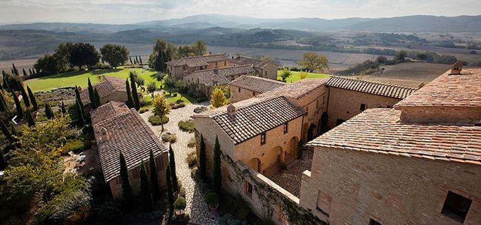 Barack Obama Takes A Magnificent Holiday In Italy (12 pics)