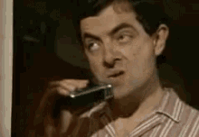 Mr. Bean Is Even Hilarious In GIF Form (16 gifs)