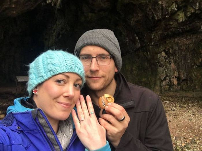 Guy Finds A Clever Way To Propose To His Woman (7 pics)