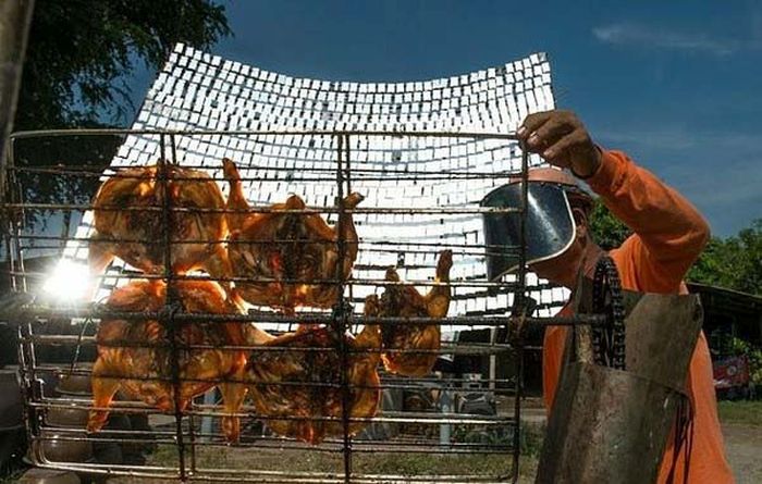 Thailand Man Uses The Power Of The Sun To Cook Chicken (4 pics)