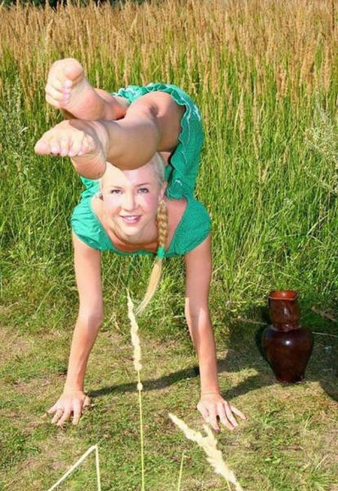 Blondes Are Definitely A Different Species (49 pics)