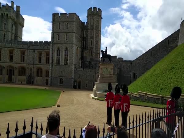 Queens Guardsman Barks At Tourist For Getting Too Close