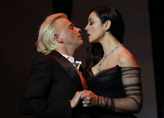 Monica Bellucci Shares A Steamy Kiss With A French Comedian (7 pics + video)