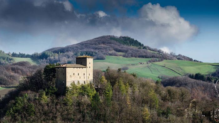 You Can Now Own A Castle In Italy For Free (9 pics)