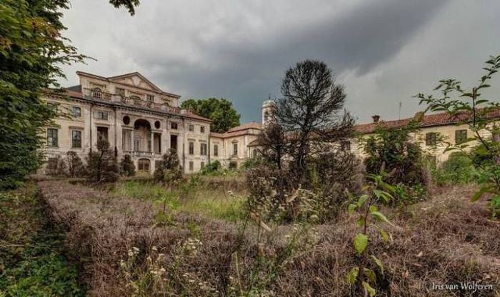 You Can Now Own A Castle In Italy For Free (9 pics)