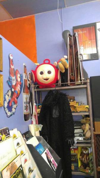 Wow, Thrift Shops Have Some Really Weird Stuff (37 pics)