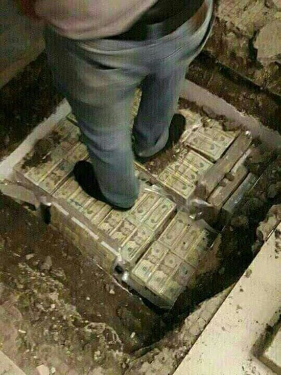 Millions Of Dollars Found Hidden In Ecuador (5 pics)