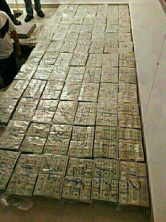 Millions Of Dollars Found Hidden In Ecuador (5 pics)
