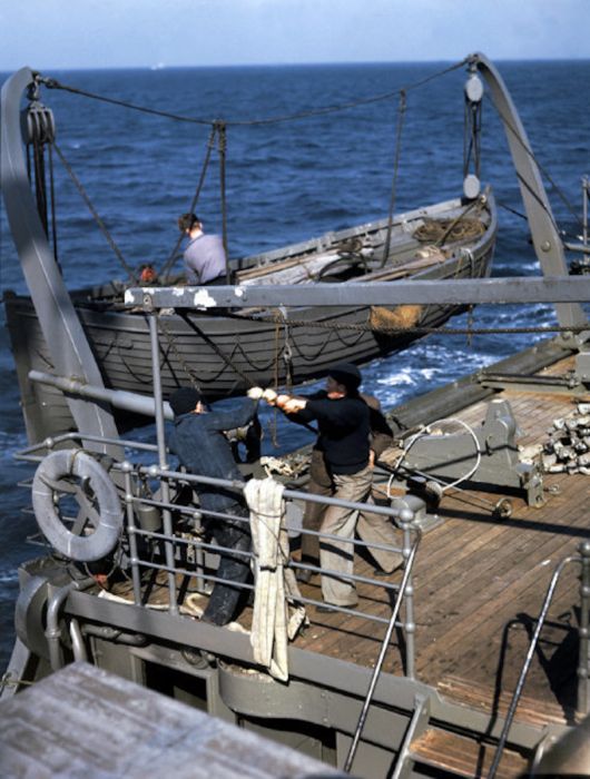 Vintage Photos Of An Atlantic Convoy From 1941 (32 pics)