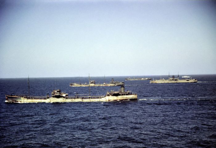 Vintage Photos Of An Atlantic Convoy From 1941 (32 pics)