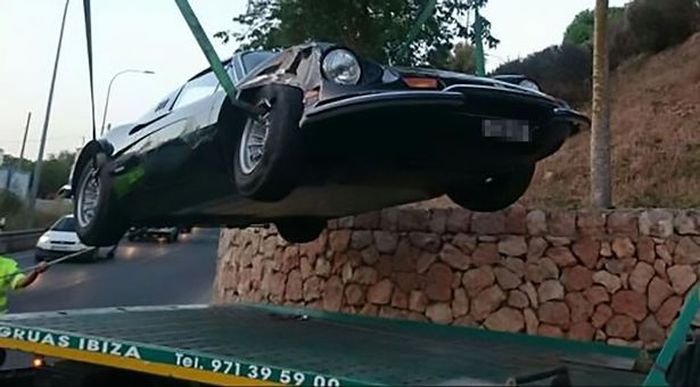 Woman On Drugs Tries To Escape Ibiza After Crashing A Ferrari (3 pics)