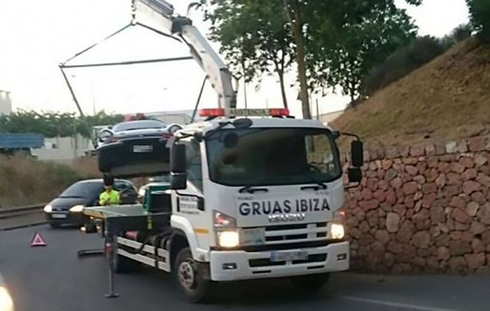Woman On Drugs Tries To Escape Ibiza After Crashing A Ferrari (3 pics)