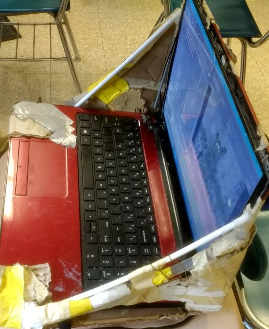 He Should Definitely Just Get A New Laptop At This Point (3 pics)