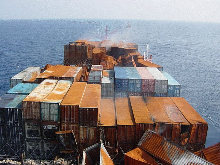 Brutal Photos Of Shipwrecks (24 pics)