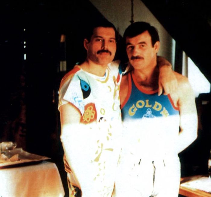 Rare Photos Of Freddie Mercury And His Boyfriend From The 1980s (24 pics)