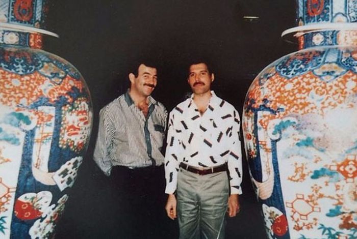 Rare Photos Of Freddie Mercury And His Boyfriend From The 1980s (24 pics)