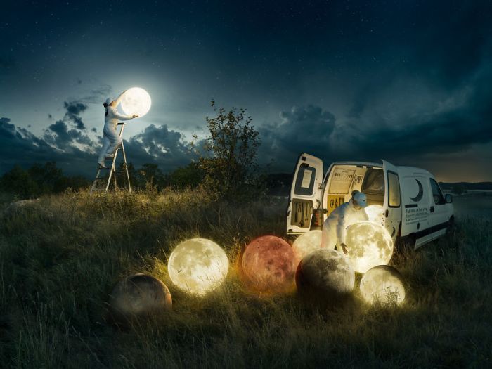 Photographer Offers Full Moon Service (6 pics + video)
