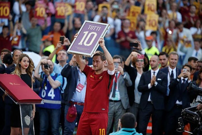 Francesco Totti Says Goodbye To The Fans (23 pics)