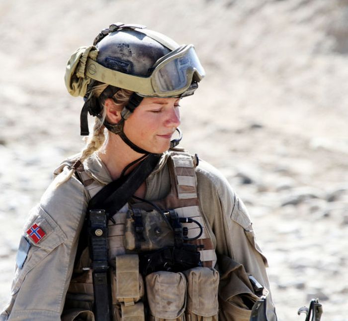 Beautiful Military Girls In Honor Of Memorial Day (35 pics)