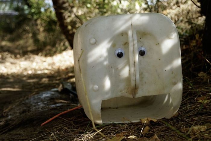 Someone In Bulgaria Put Googly Eyes On Broken Objects And It’s Awesome (25 pics)