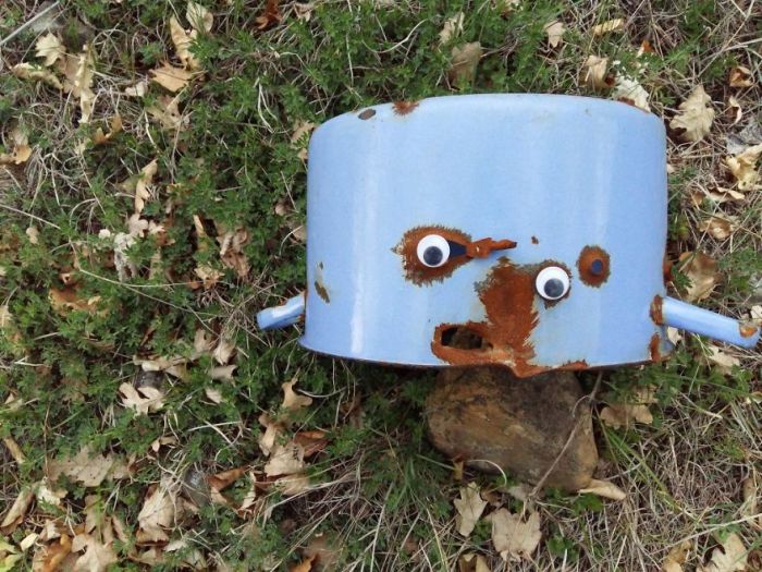 Someone In Bulgaria Put Googly Eyes On Broken Objects And It’s Awesome (25 pics)