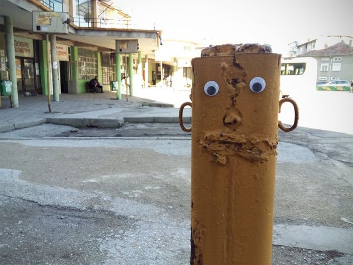 Someone In Bulgaria Put Googly Eyes On Broken Objects And It’s Awesome (25 pics)