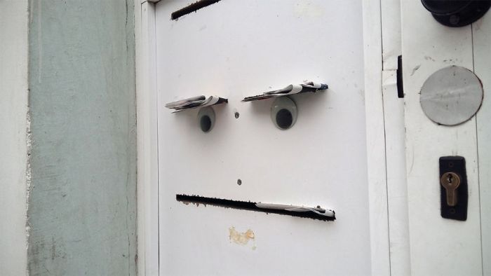 Someone In Bulgaria Put Googly Eyes On Broken Objects And It’s Awesome (25 pics)