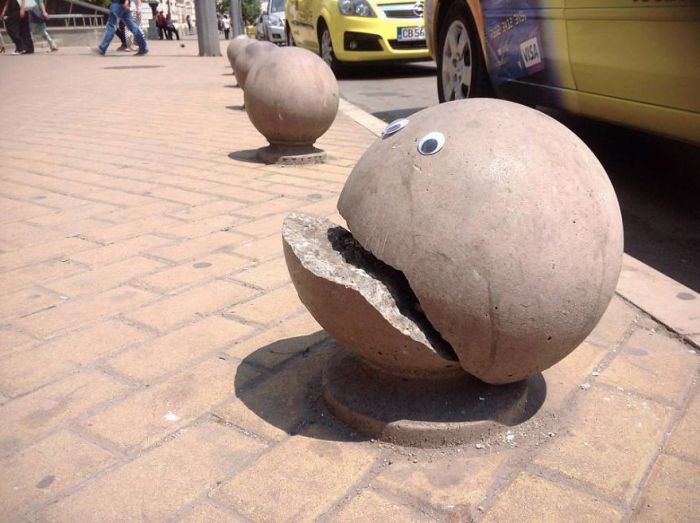 Someone In Bulgaria Put Googly Eyes On Broken Objects And It’s Awesome (25 pics)