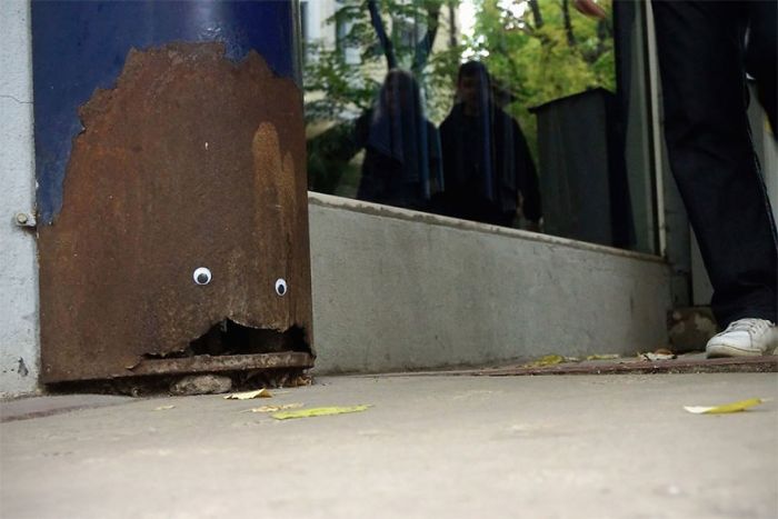 Someone In Bulgaria Put Googly Eyes On Broken Objects And It’s Awesome (25 pics)