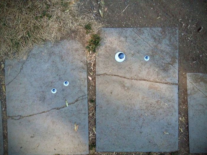 Someone In Bulgaria Put Googly Eyes On Broken Objects And It’s Awesome (25 pics)