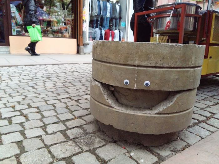 Someone In Bulgaria Put Googly Eyes On Broken Objects And It’s Awesome (25 pics)