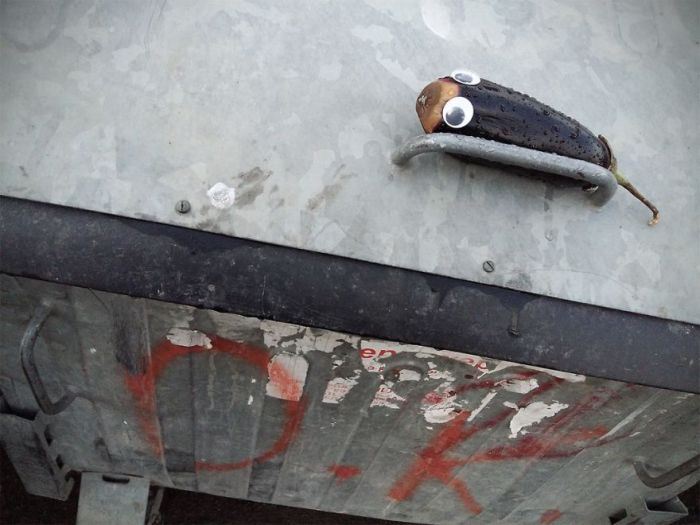 Someone In Bulgaria Put Googly Eyes On Broken Objects And It’s Awesome (25 pics)