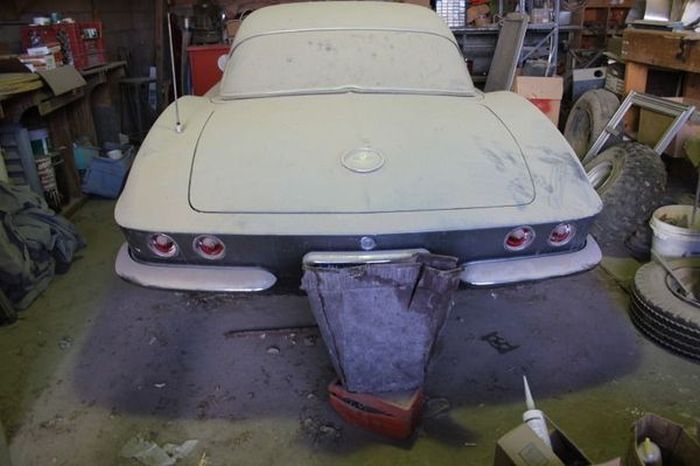 Rare Corvette Discovered In Nevada Garage (10 pics)