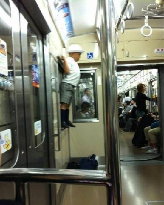 Weird Sights And Scenes From Public Transit (21 pics)