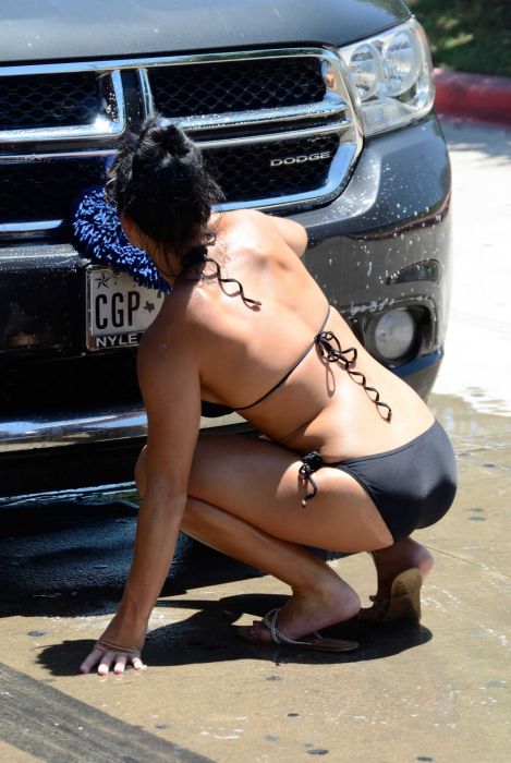 There's No Car Wash Like A Bikini Car Wash (20 pics)