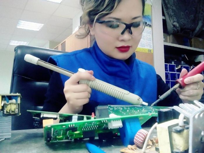 Don't Tell Them These Jobs Were Made For Men (19 pics)