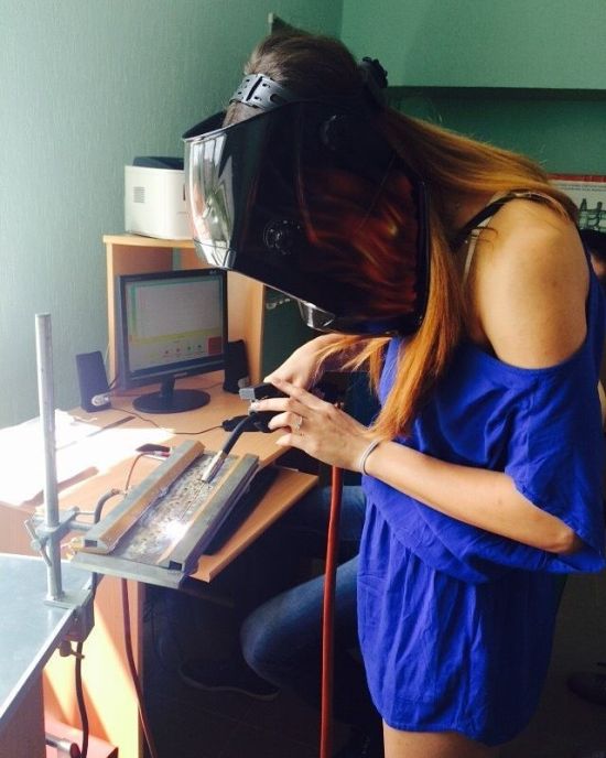 Don't Tell Them These Jobs Were Made For Men (19 pics)