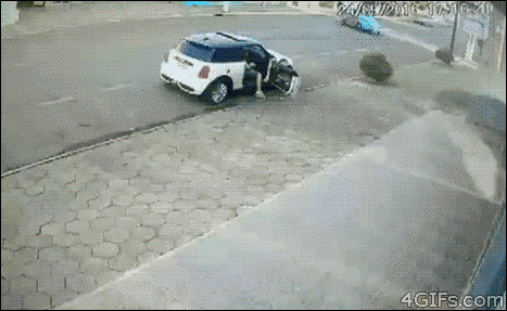 These Gifs Vividly Show Terrifying Moments (32 gifs)