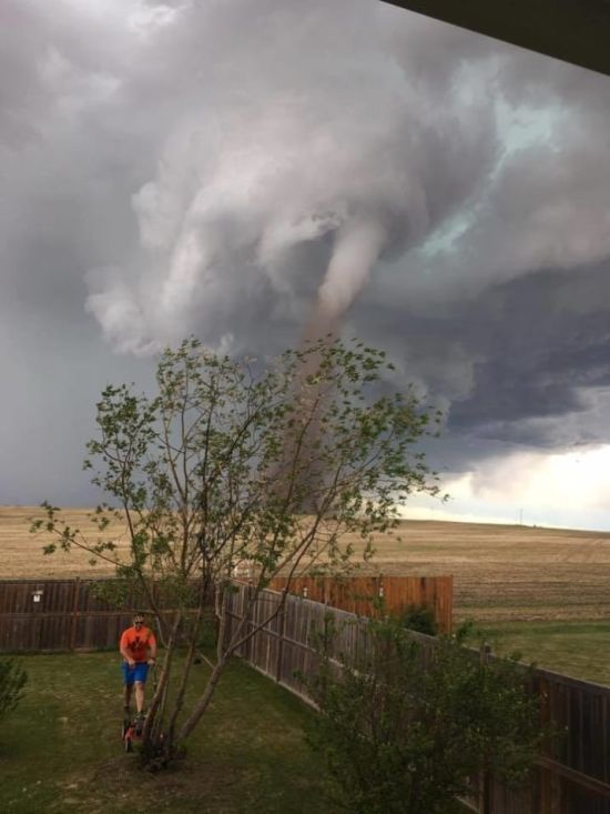 Canadian Man Shows No Fear By Mowing Lawn During A Tornado (2 pics)