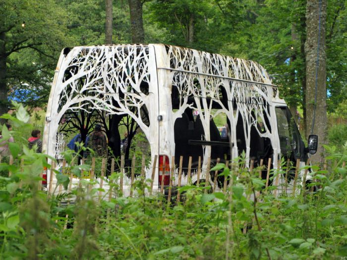 Artist Creates Stunning Sculpture Out Of A Van (8 pics)