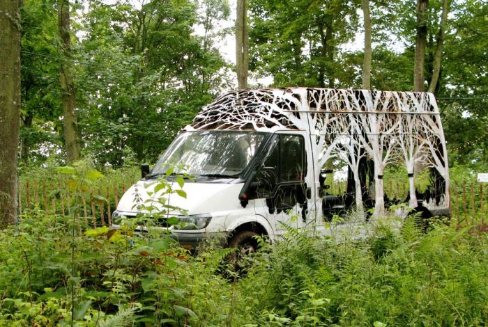 Artist Creates Stunning Sculpture Out Of A Van (8 pics)