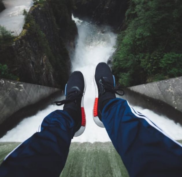 Woman Helps Her Man Get The Perfect Shot (2 pics)