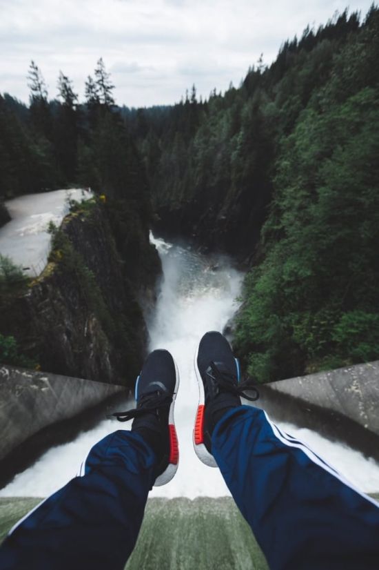 Woman Helps Her Man Get The Perfect Shot (2 pics)