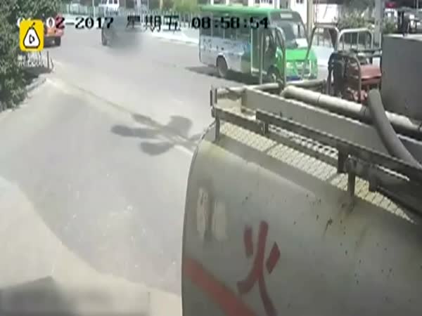 Audi Gets Instant Karma After Cutting Off Gravel Truck
